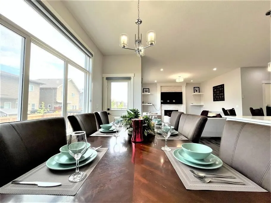 Luxury Retreat For Large Groups Villa Calgary