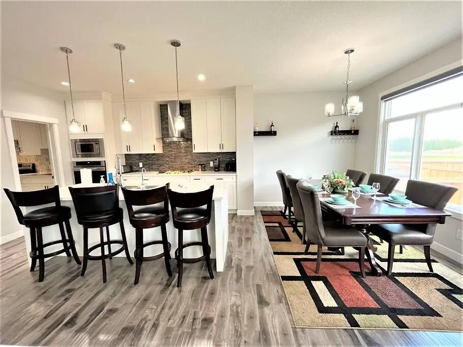 Holiday home Luxury Retreat For Large Groups Villa Calgary Canada