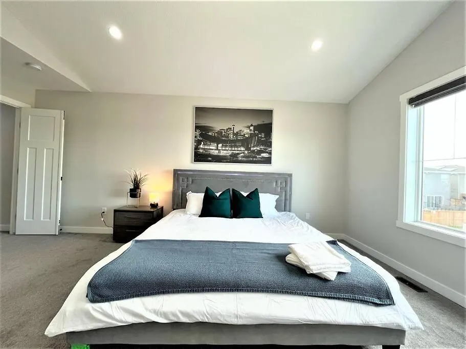 Luxury Retreat For Large Groups Villa Calgary
