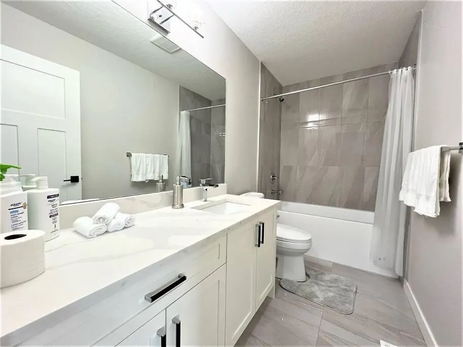 Luxury Retreat For Large Groups Villa Calgary Canada